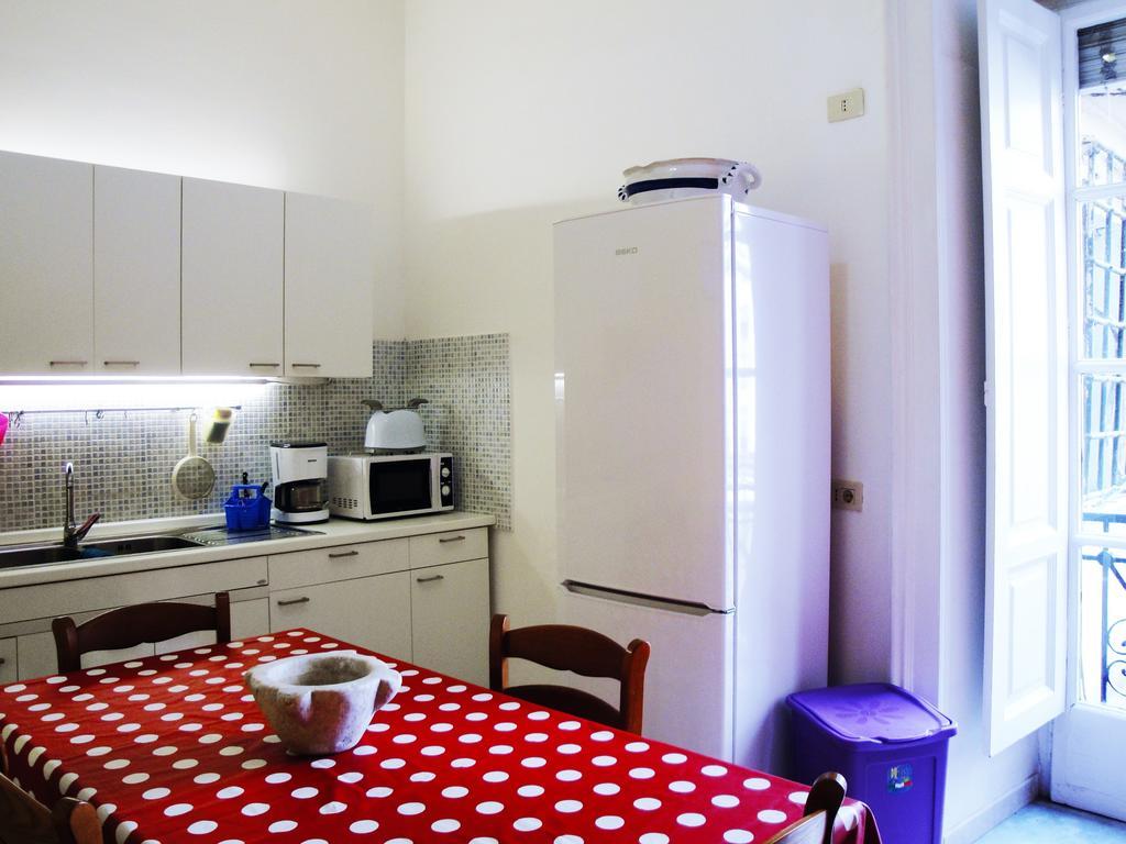 Garibaldi Holiday House Napoli Bagian luar foto