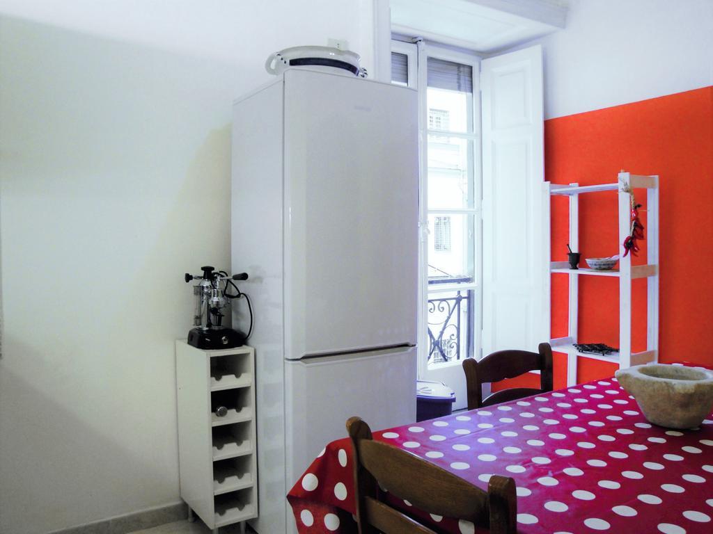 Garibaldi Holiday House Napoli Bagian luar foto