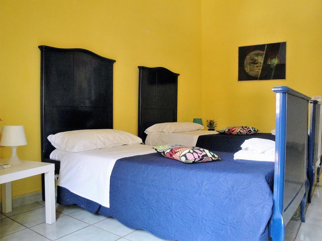 Garibaldi Holiday House Napoli Bagian luar foto